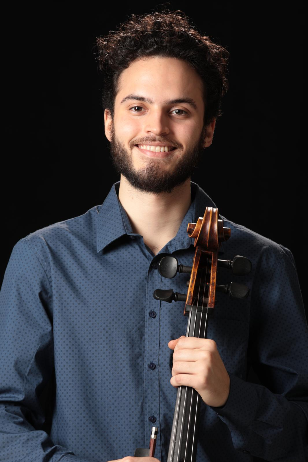 Santo Scala Mora playing the cello